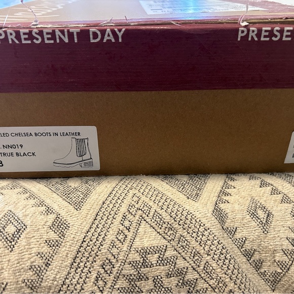 Madewell lugsole heeled chelsea boots black NWT 8 - Picture 3 of 5